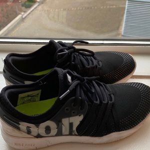 Black Nike running shoes Size 6.5